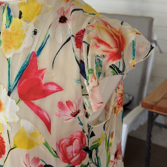 Elie Tahari.  Top. 240 - Picture 4 of 5